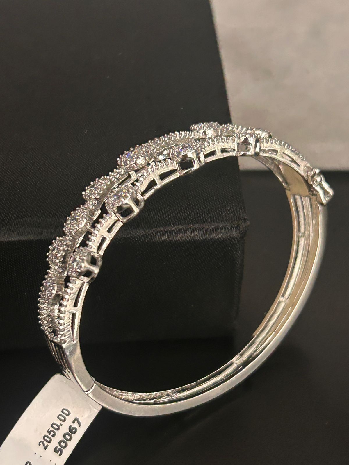 Sparkling Diamond Cluster Openable Bracelet
