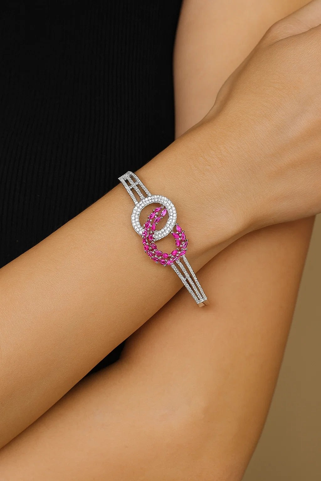 Pink Stone Circle Openable Bracelet