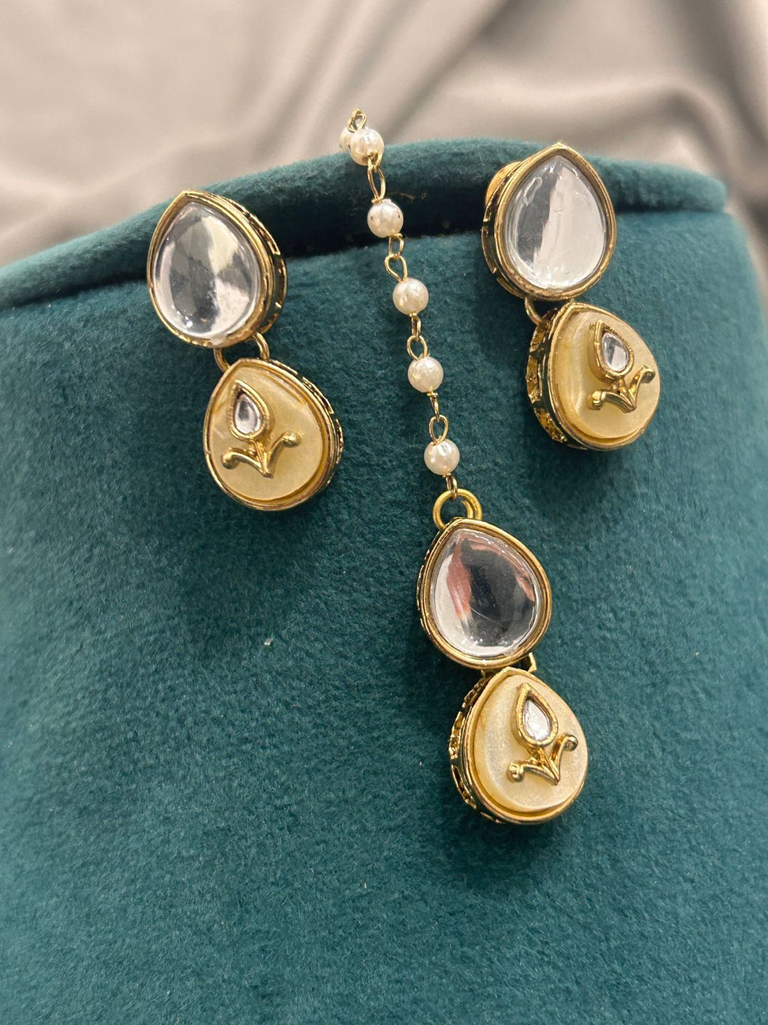 Elegant Kundan Polki Necklace Set with Earrings & Maang Tikka