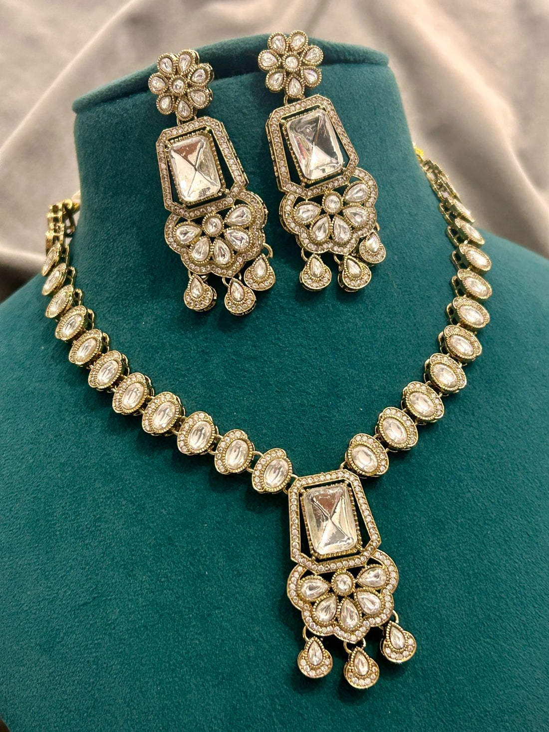 Royal Kundan Necklace Set with Oversized Earrings