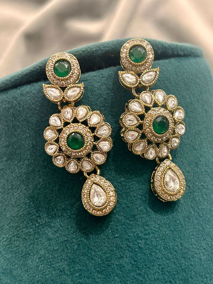 Royal Emerald Kundan Necklace Set with Earrings