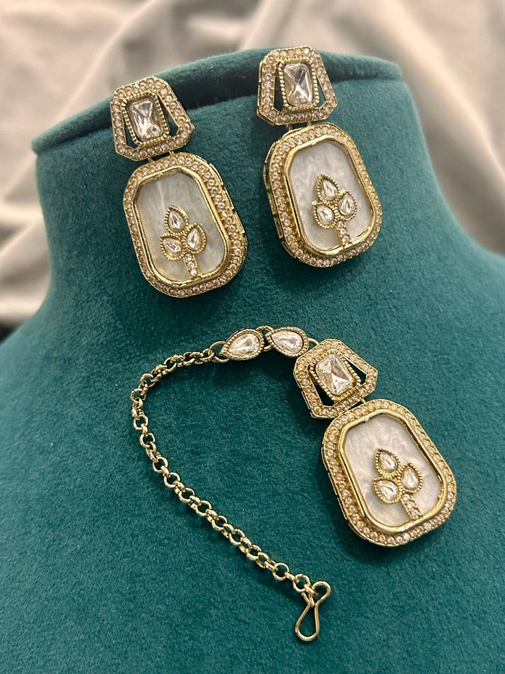 Elegant White Stone Kundan Necklace Set with Earrings & Maang Tikka