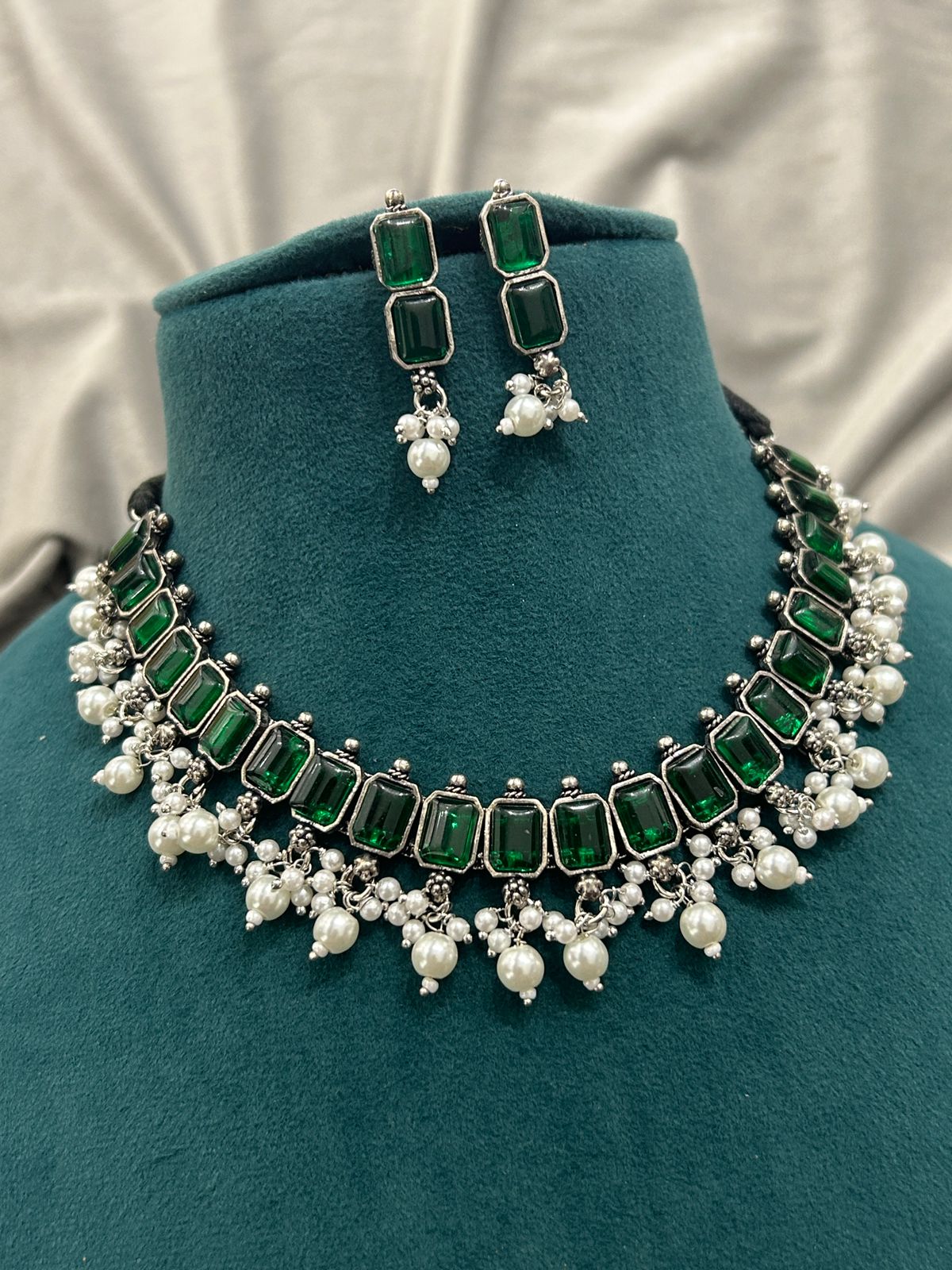 Emerald Green Stone & Pearl Drop Choker Necklace Set