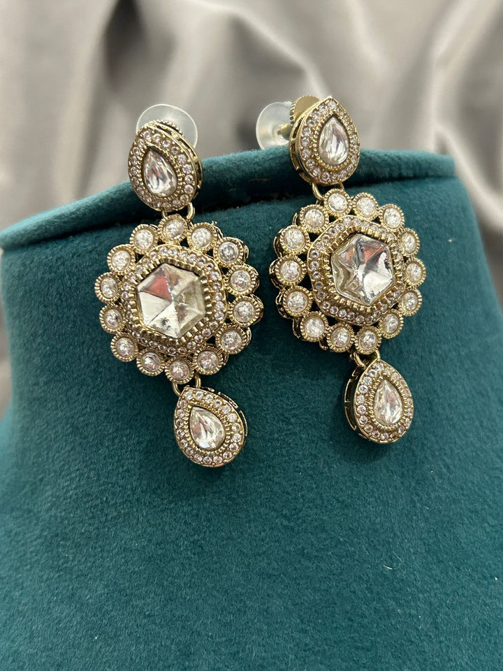 Elegant Diamond Look Kundan Necklace Set with Earrings