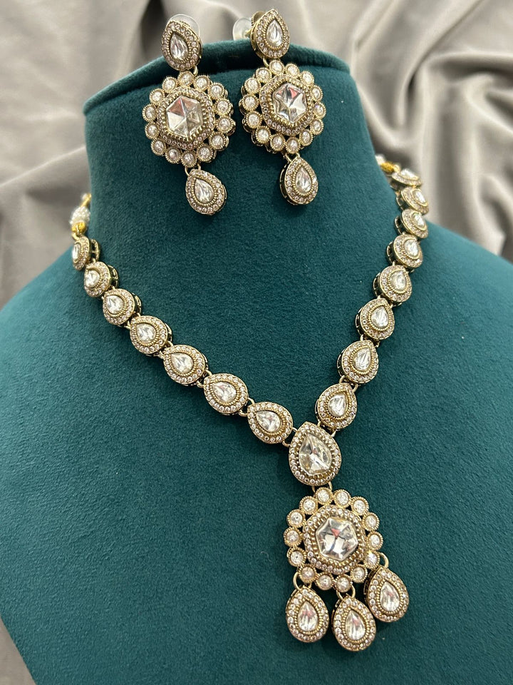 Elegant Diamond Look Kundan Necklace Set with Earrings