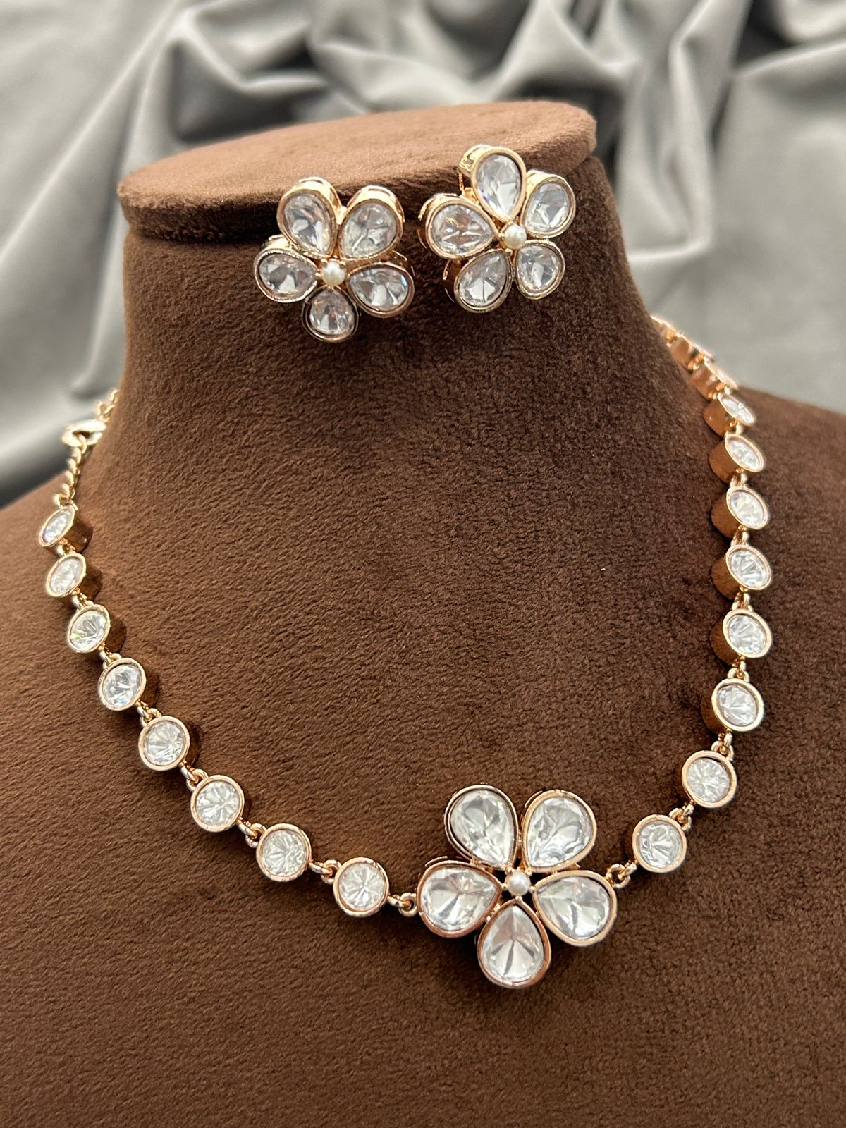 Elegant Floral Kundan Necklace