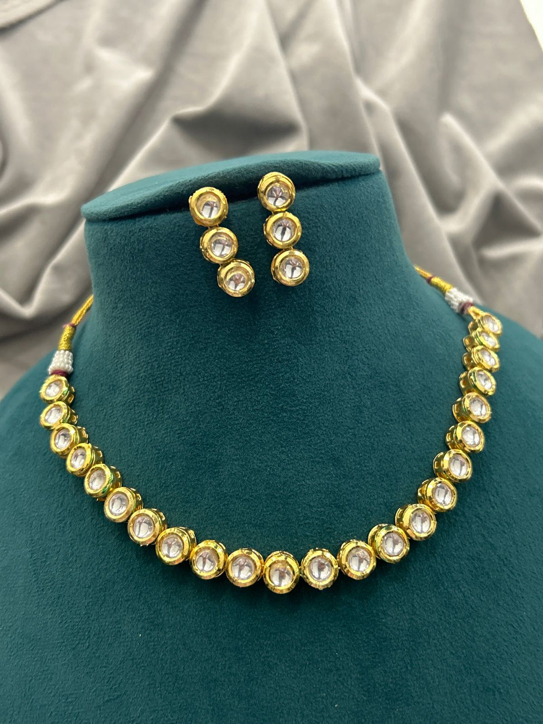 Minimal Kundan Necklace Set – Elegant Gold Finish with Classic Polki Stones