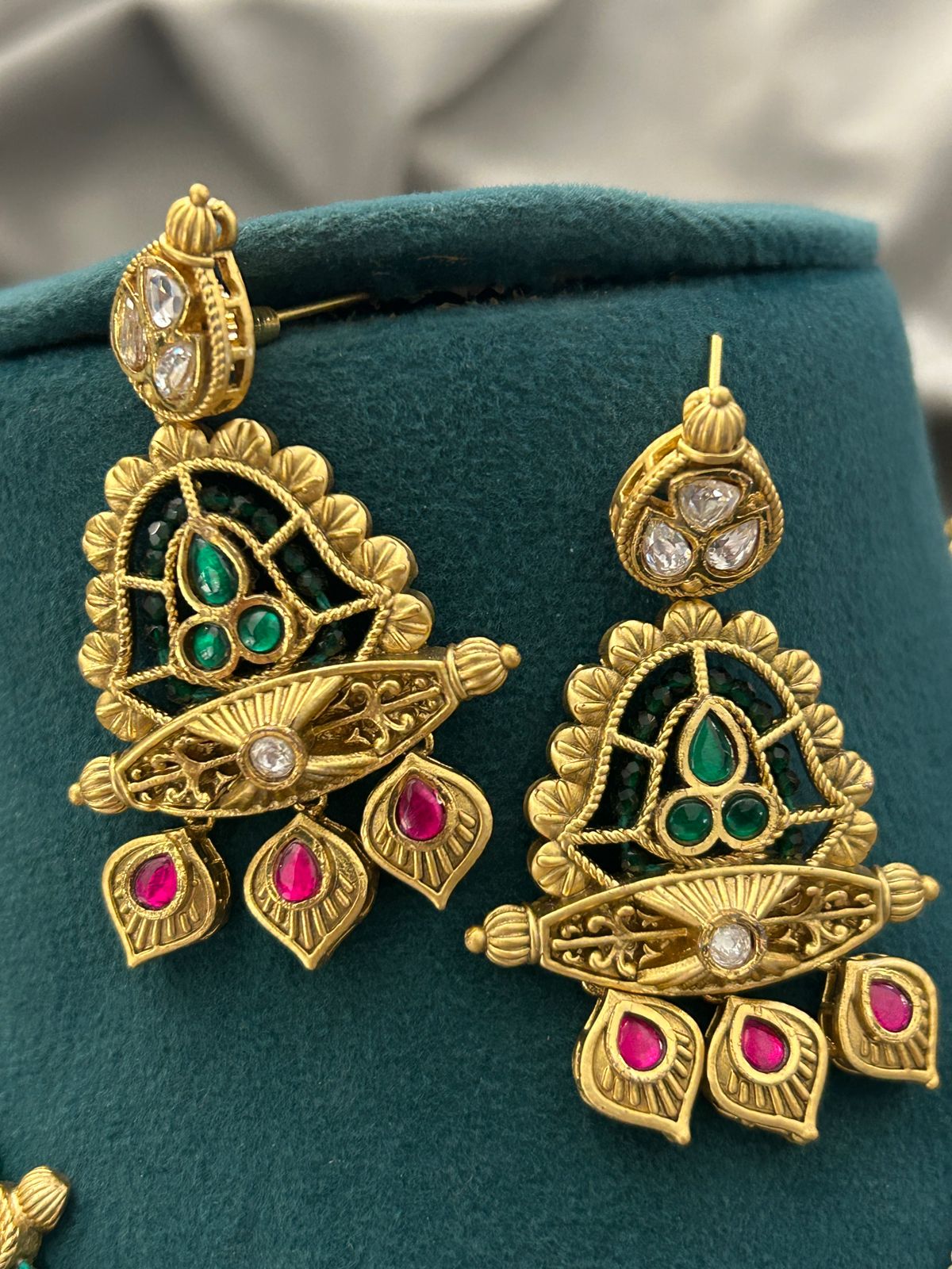 Temple Style Kundan Necklace Set – Antique Gold Finish with Pearls and Stones