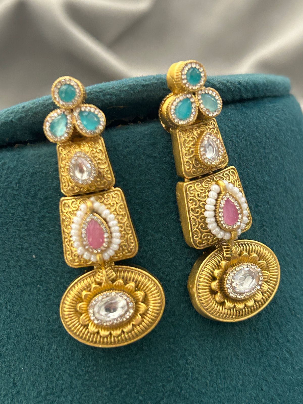 Antique Gold Pearl Necklace Set – Multicolor Stone & Kundan Design