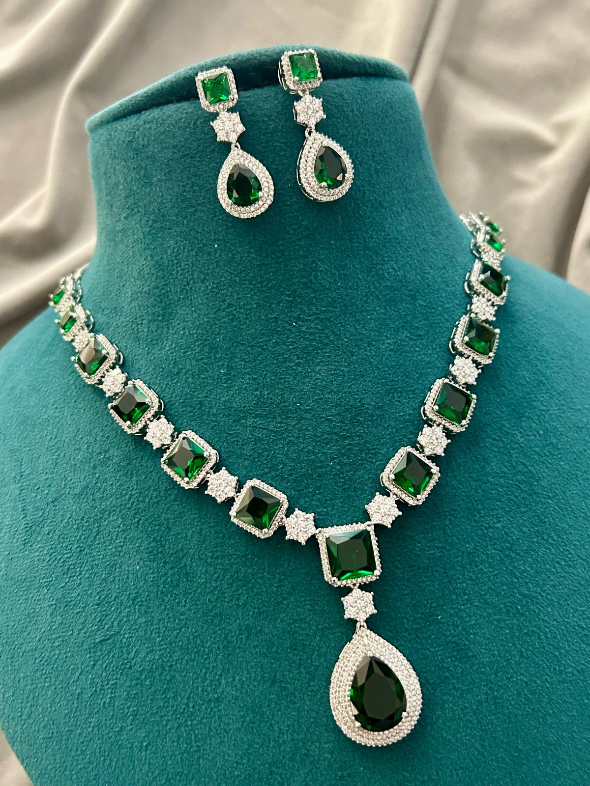 Classic Emerald Diamond Look Necklace Set
