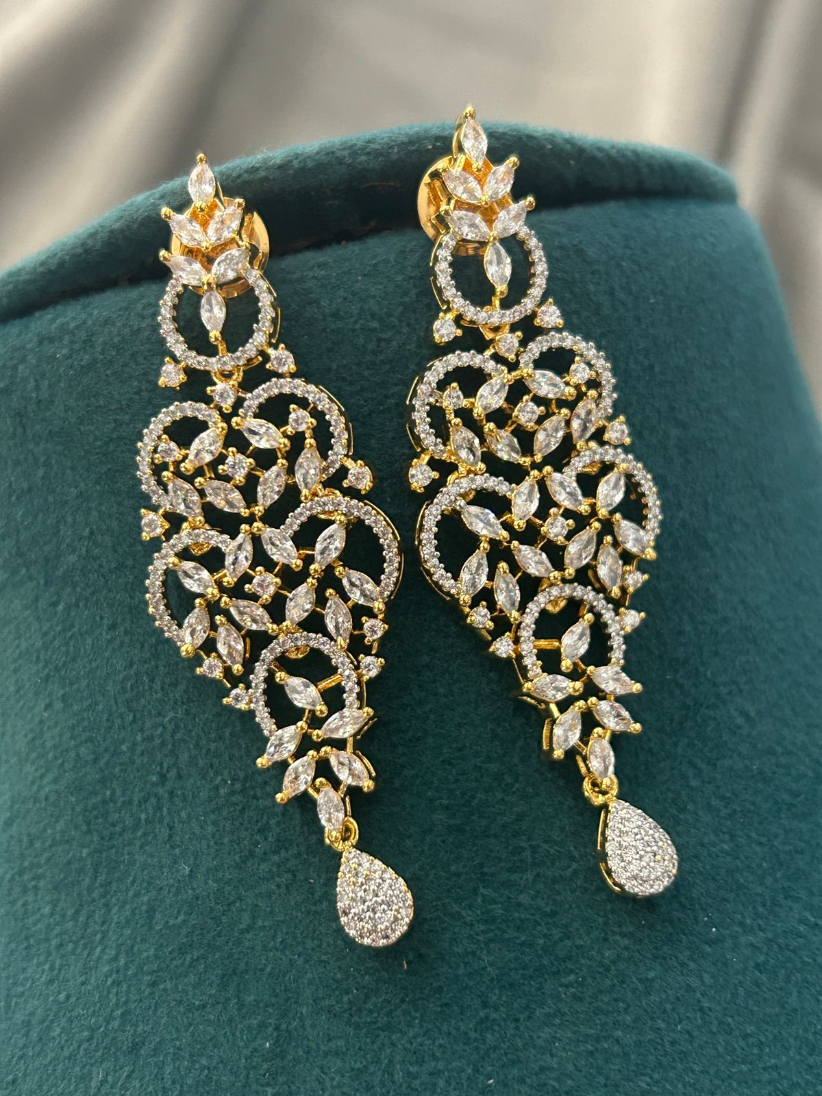 Golden Filigree Diamond Look Necklace Set