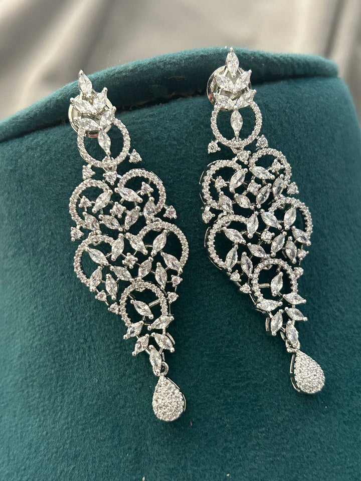 Elegant Filigree Diamond Look Necklace Set