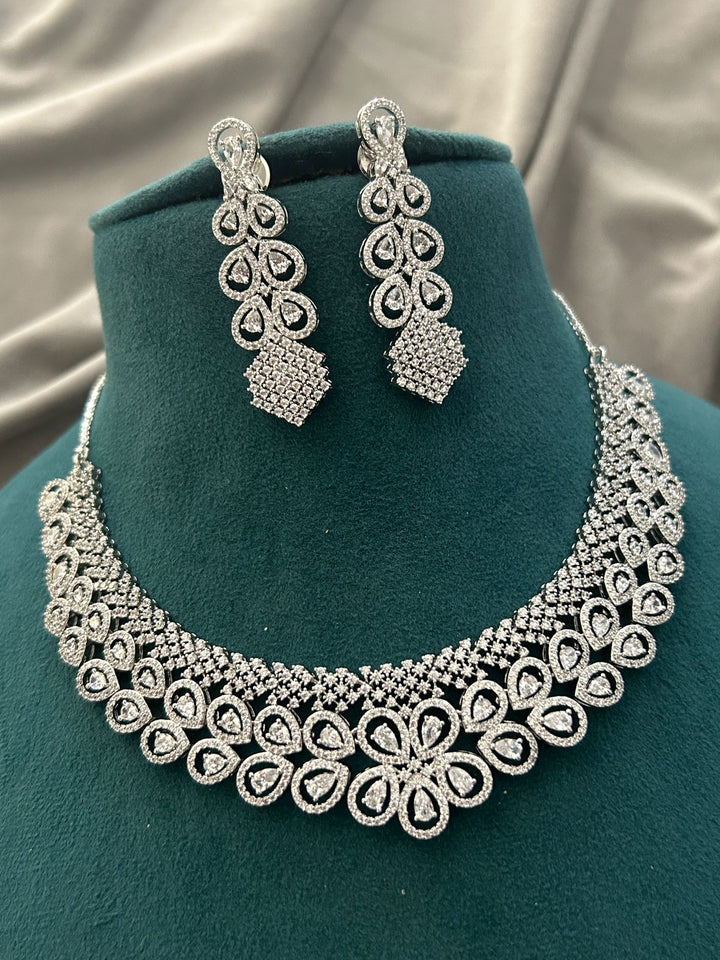 Graceful Teardrop Diamond Choker Set