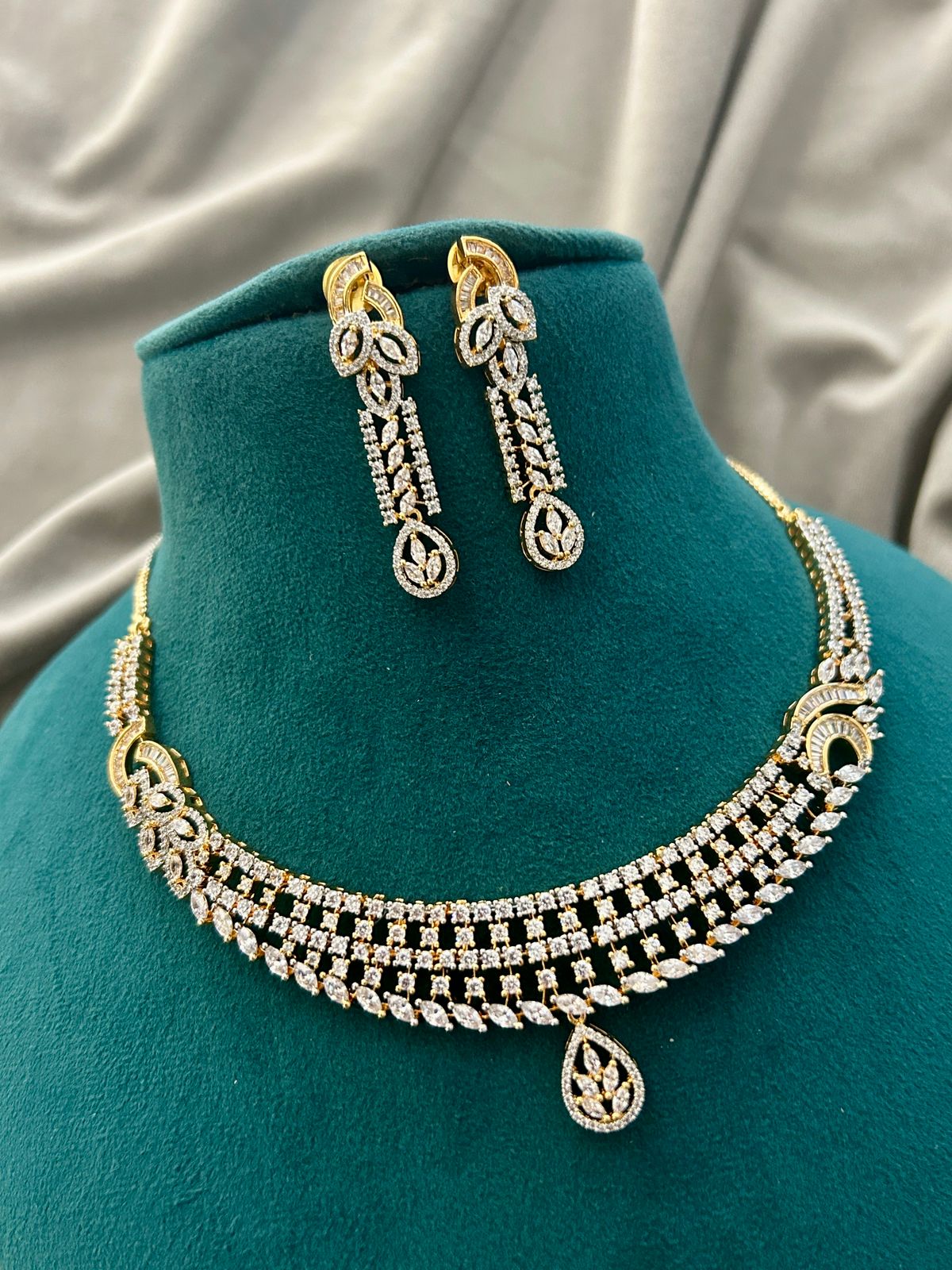 Golden Leaf Diamond Look Choker Set