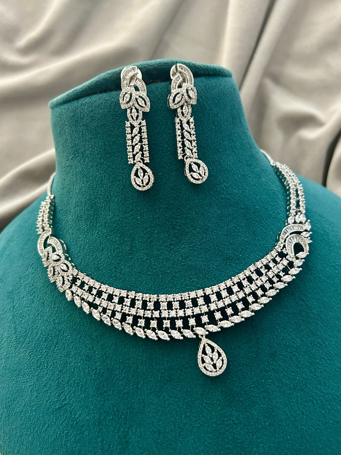 Silver Leaf Diamond Look Choker Set