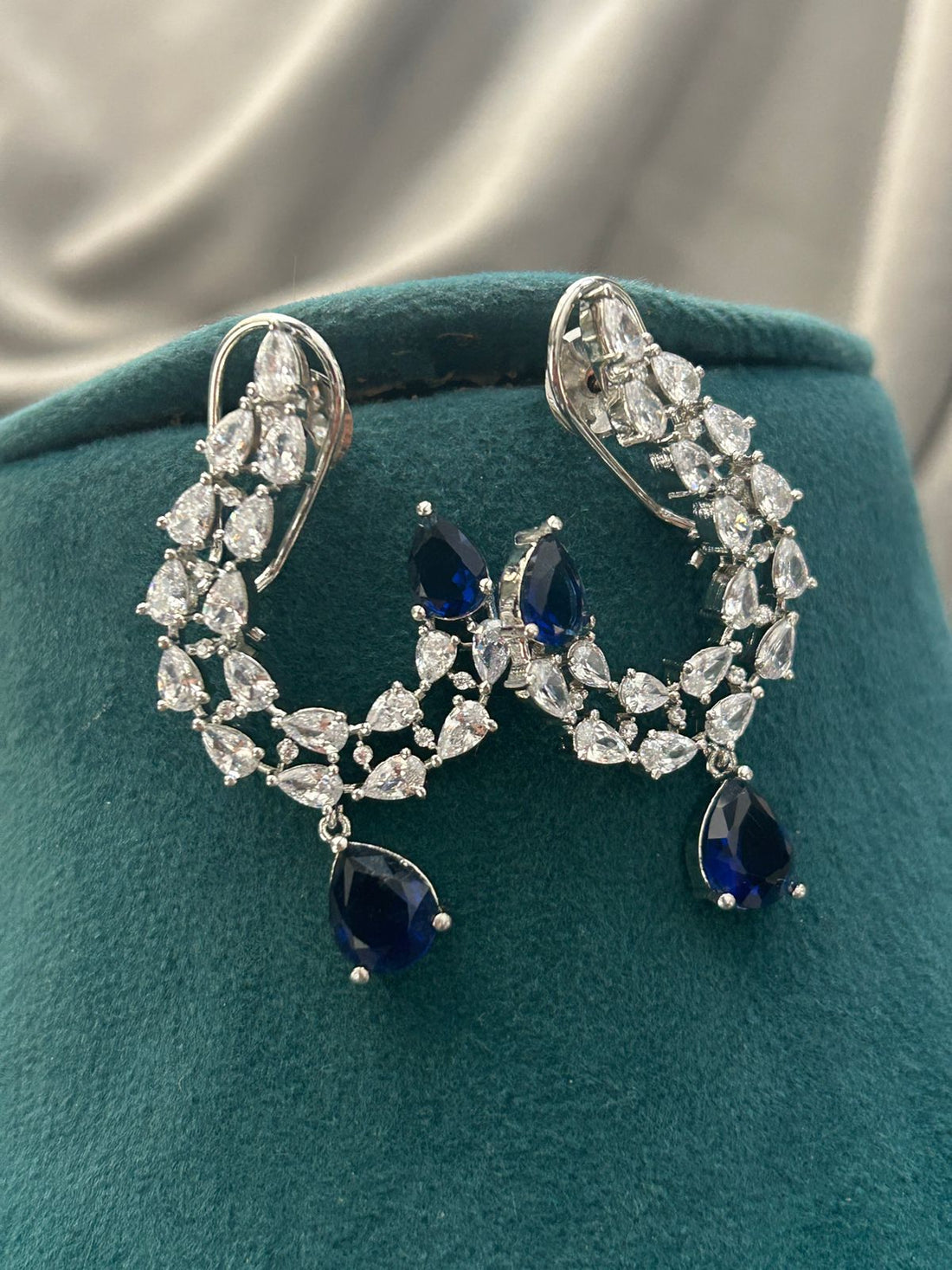 Blue Sapphire Diamond Look Necklace Set