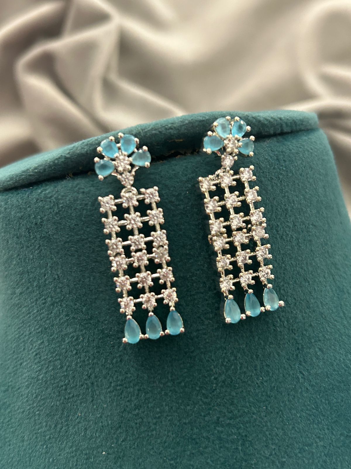 Aqua Bloom Diamond Look Necklace Set