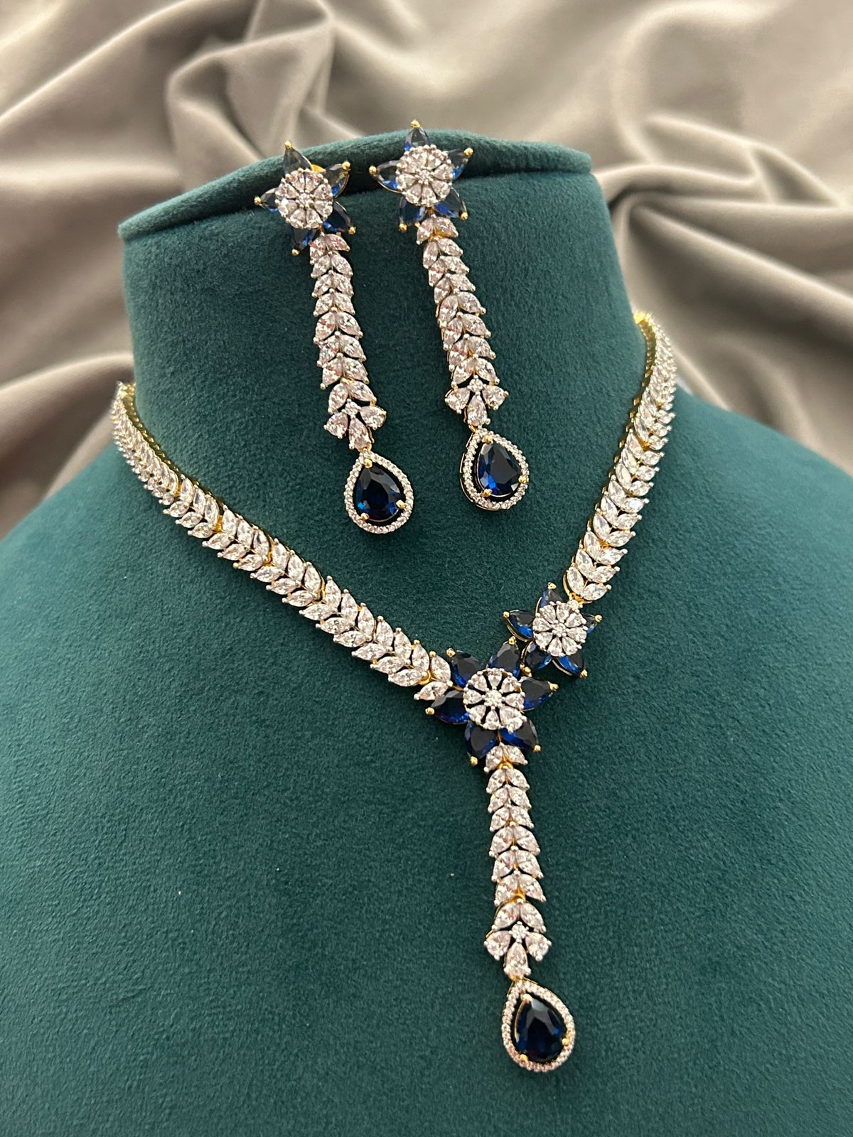 Royal Bloom Blue Diamond Look Necklace Set