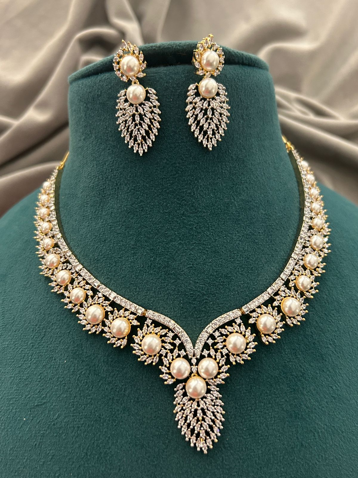 Pearl Radiance Diamond Look Necklace Set