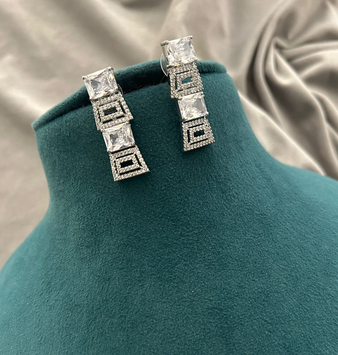 Square Cut Diamond Look Necklace Set