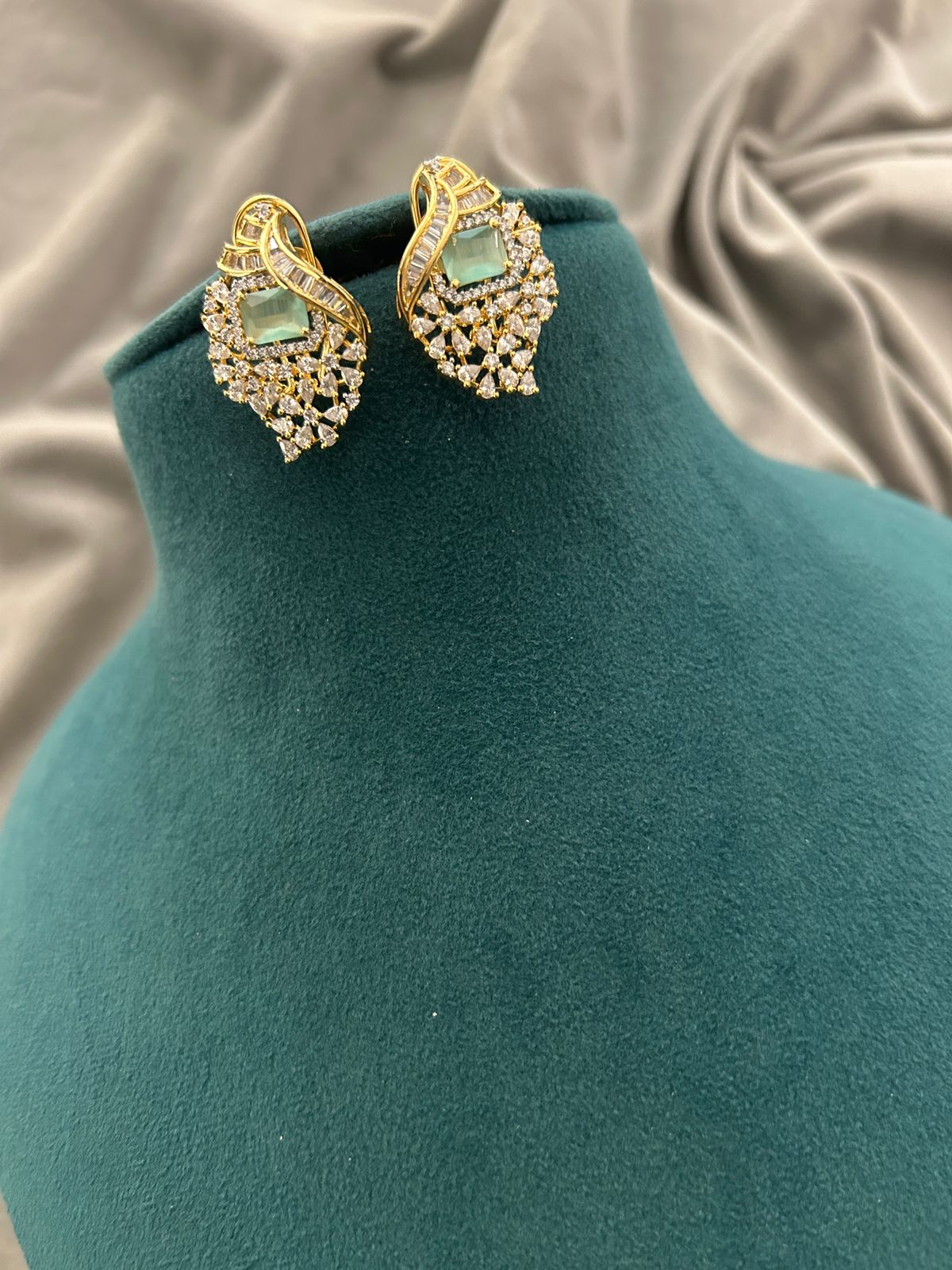 Emerald Radiance Diamond Look Necklace Set