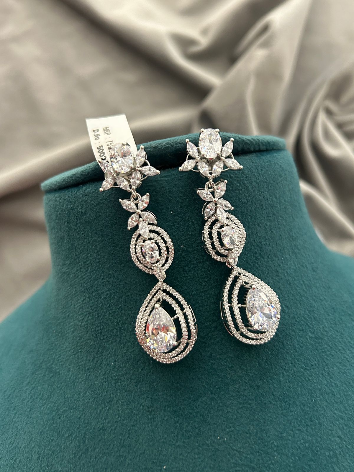 Eternal Spark Diamond Look Necklace Set