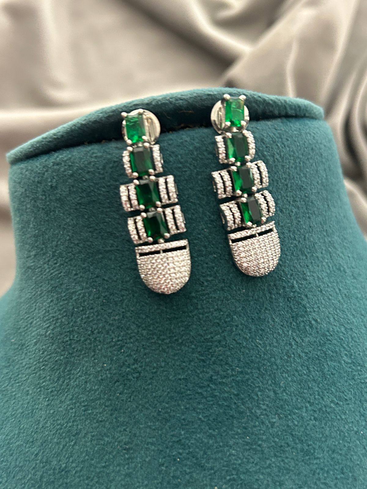 Emerald Elegance Diamond Look Necklace Set
