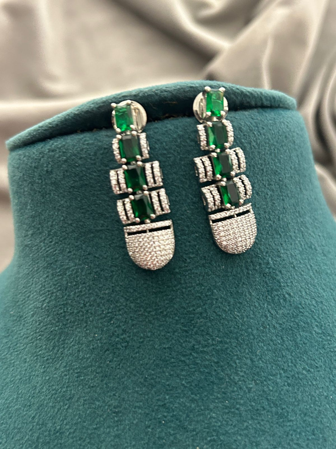 Emerald Elegance Diamond Look Necklace Set