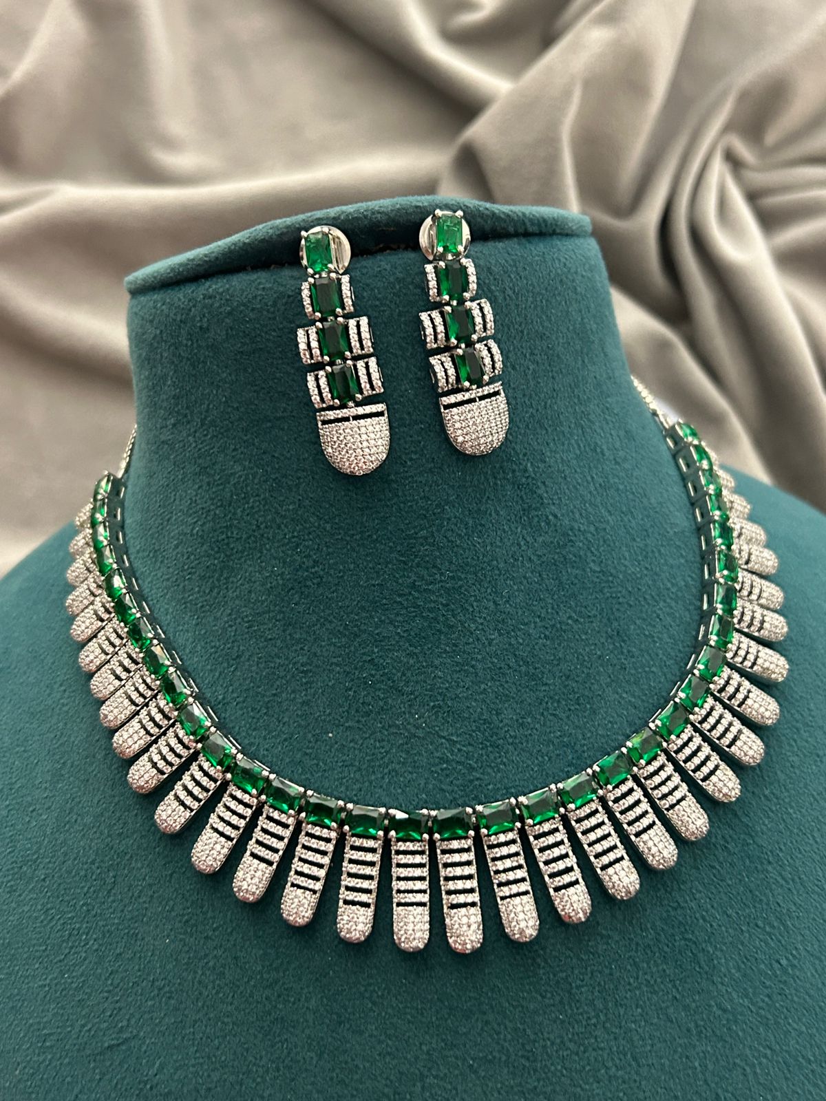 Emerald Elegance Diamond Look Necklace Set