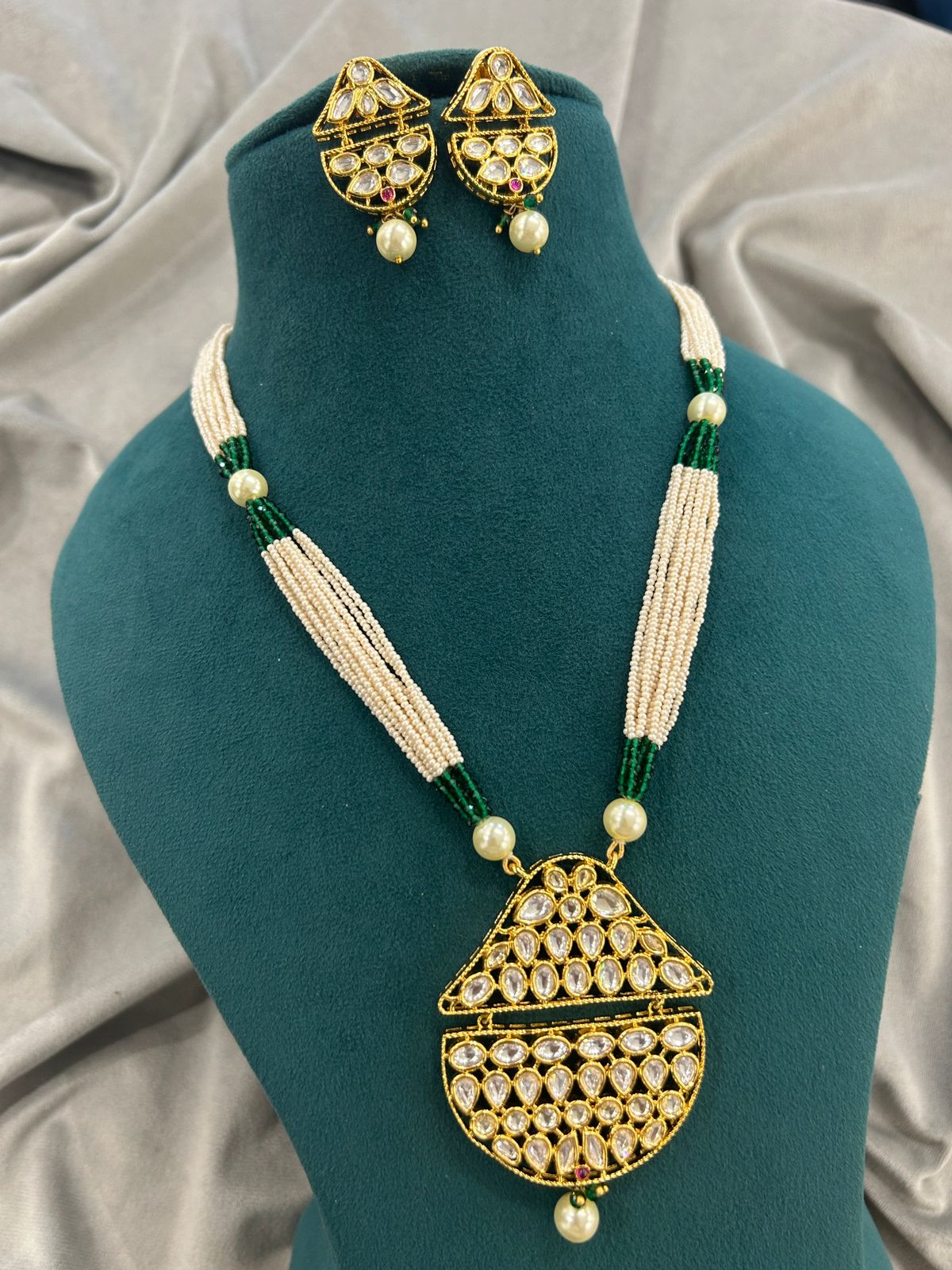 Classic Kundan Pendant Necklace with Pearl Beads