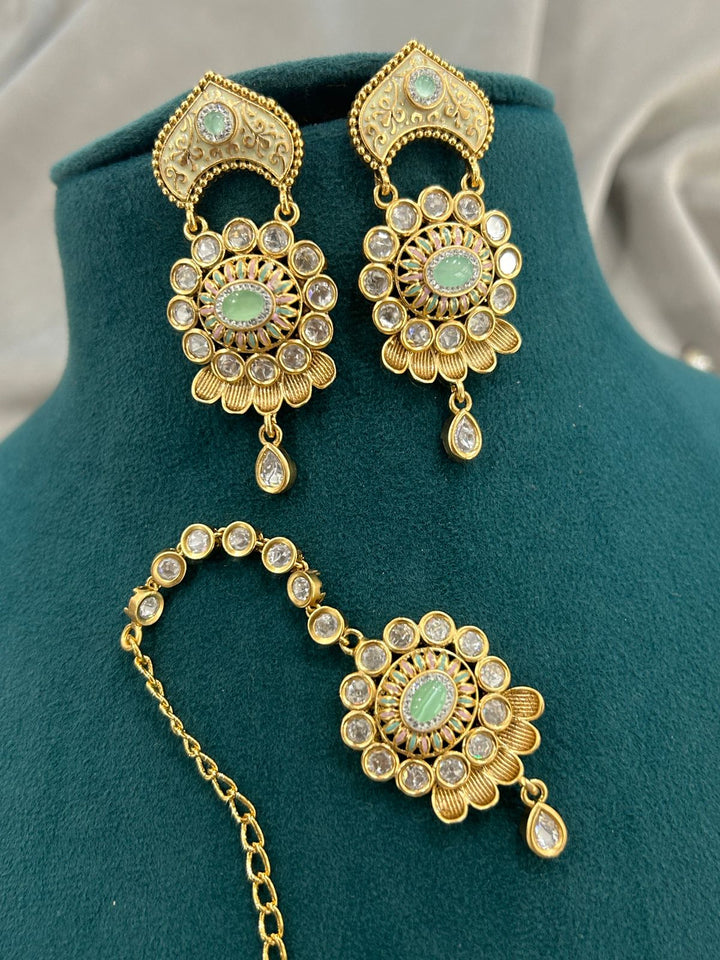 Antique Gold Kundan Necklace with Green Stone and Pearls