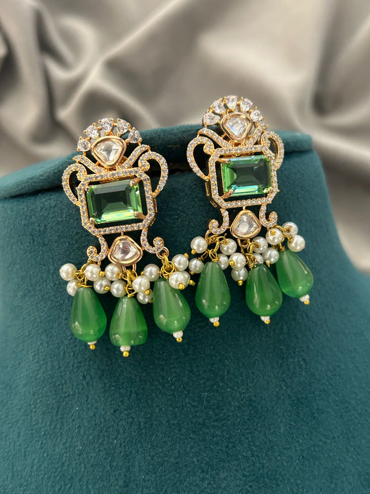 Emerald Green Kundan Necklace with Pearls and Drops