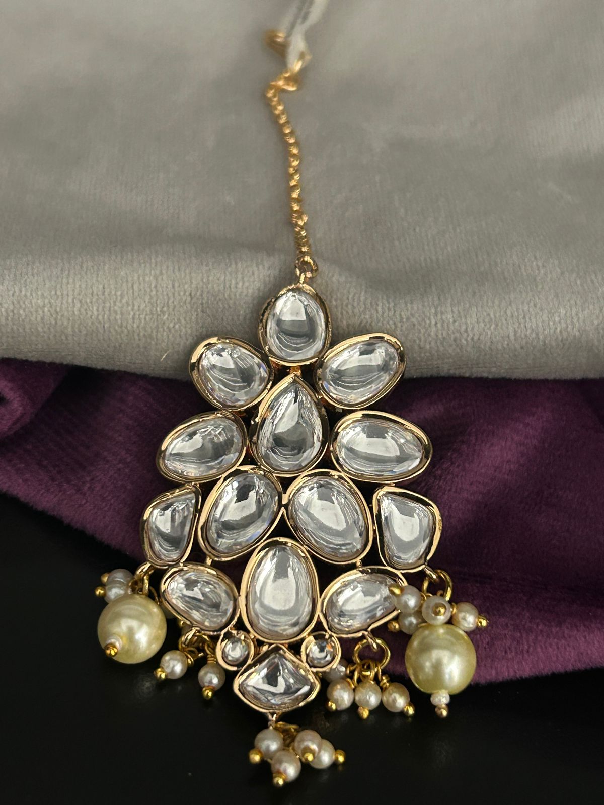 Elegant White Kundan Maang Tikka with Pearl Drops