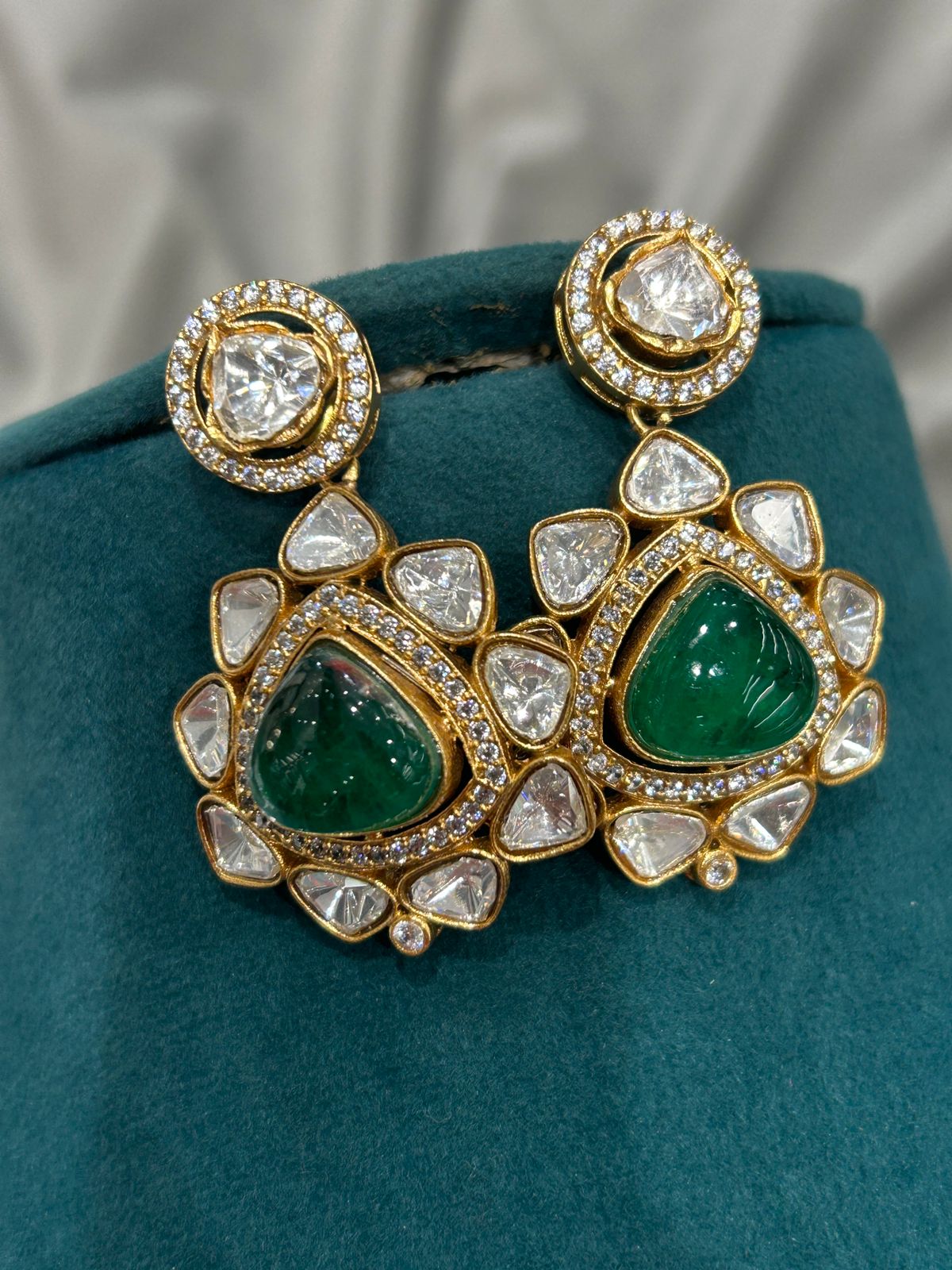 Emerald Green Kundan Necklace Set with Earrings – Gold Plated Finish