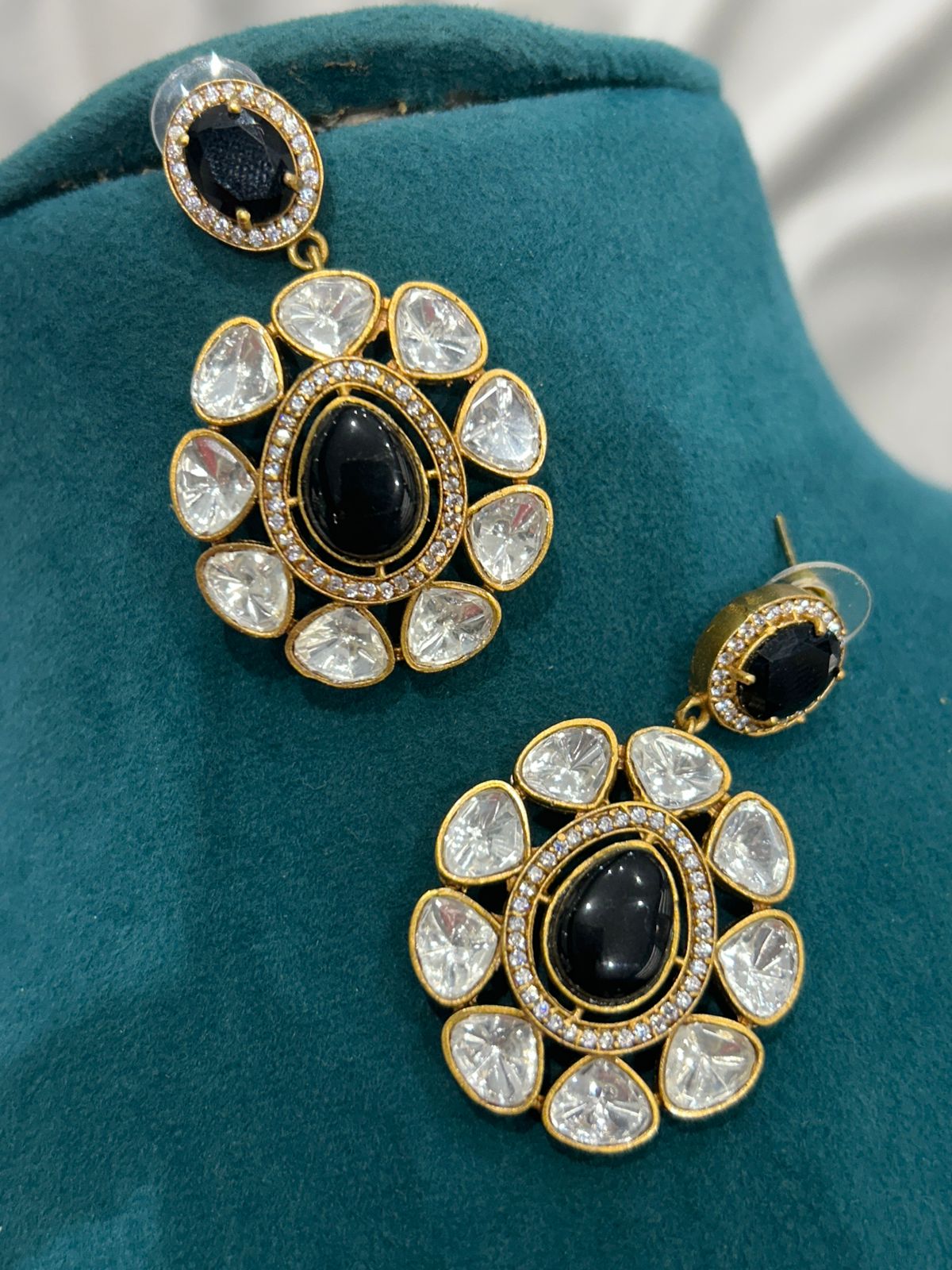 Black Stone Kundan Necklace Set with Earrings – Gold Finish
