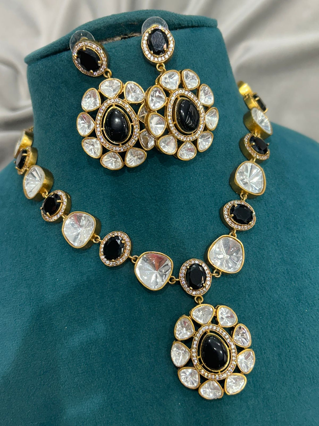 Black Stone Kundan Necklace Set with Earrings – Gold Finish