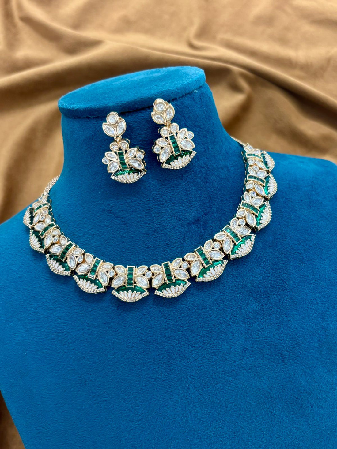 Emerald Glow Kundan Necklace Set Classic Polki Craftsmanship