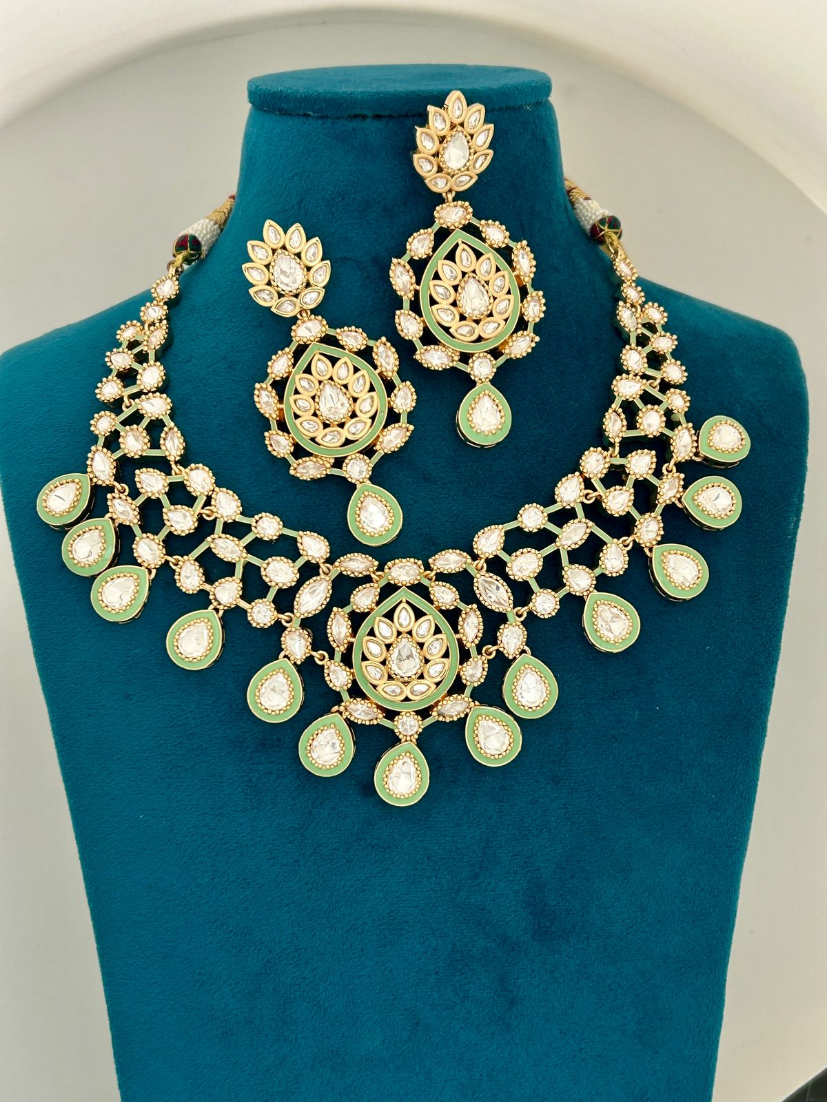 Elegant Green Kundan Bridal Necklace Set with Pear Shaped Stones