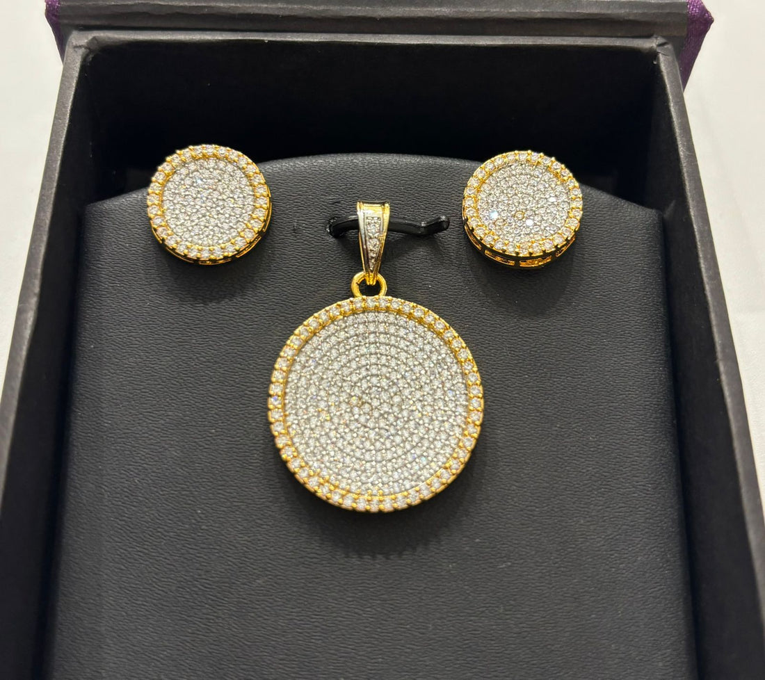 Round Full AD Diamond Pendant Set in Gold Finish