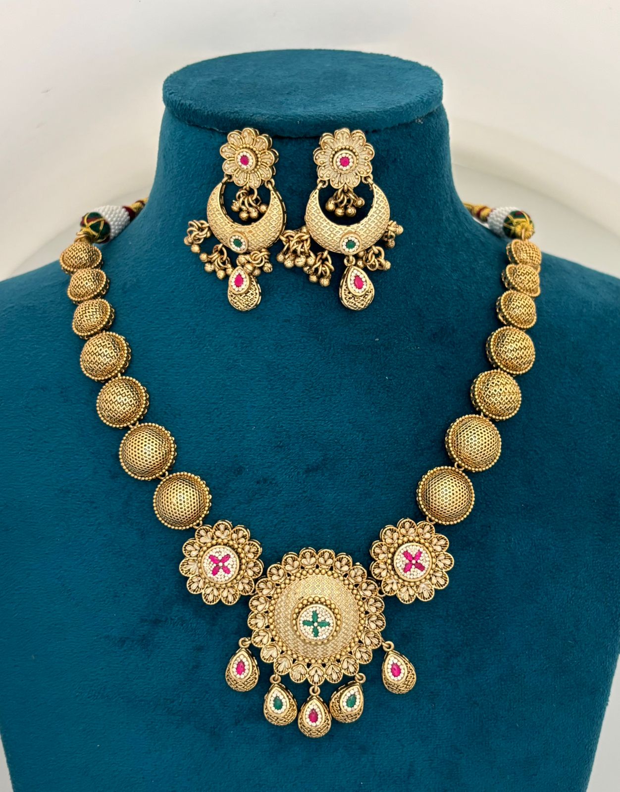 Antique Gold Textured Necklace Set with Floral Motif and Drop Earrings