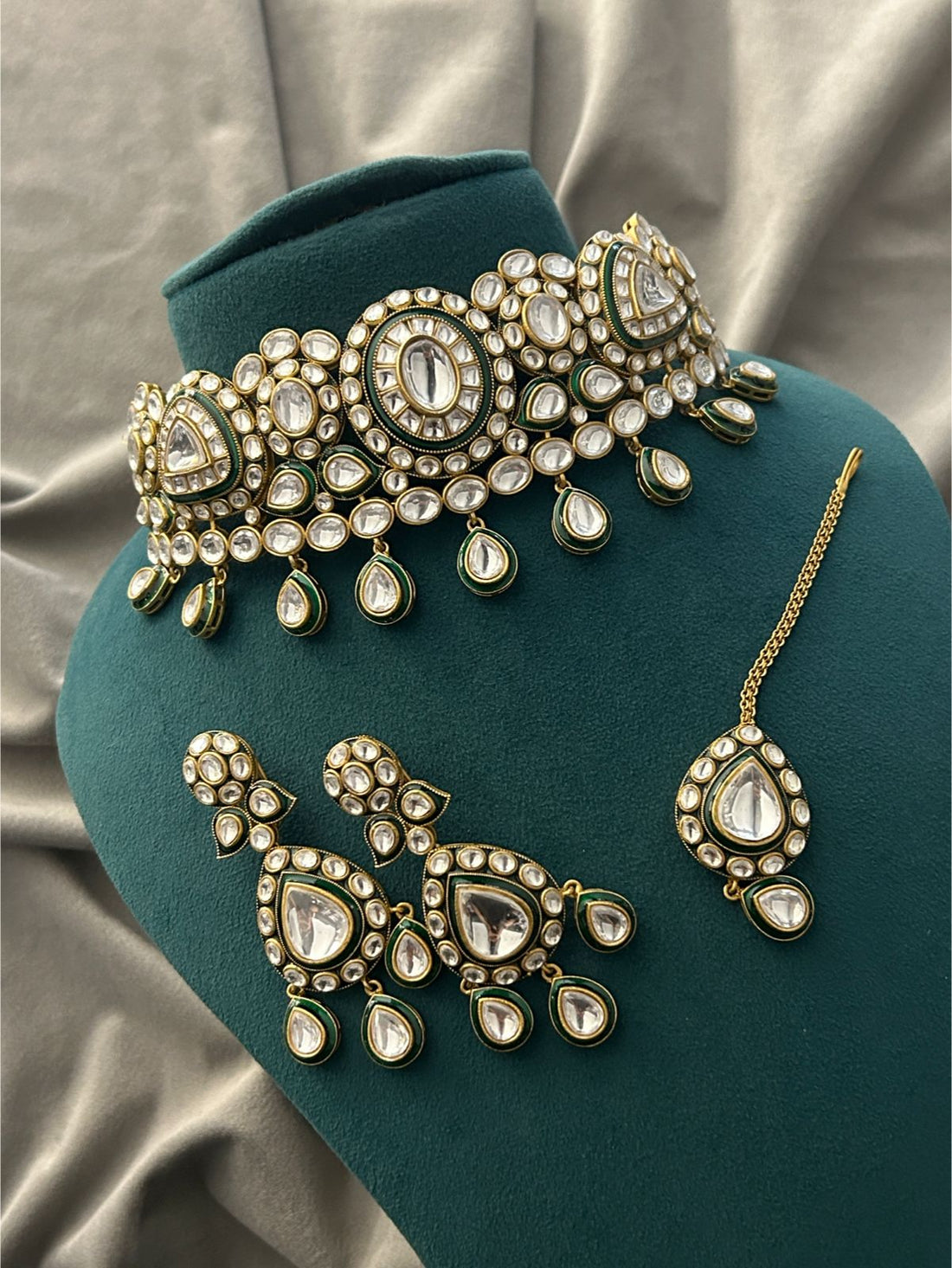 Premium White Kundan Bridal Choker Set with Earrings & Maang Tikka