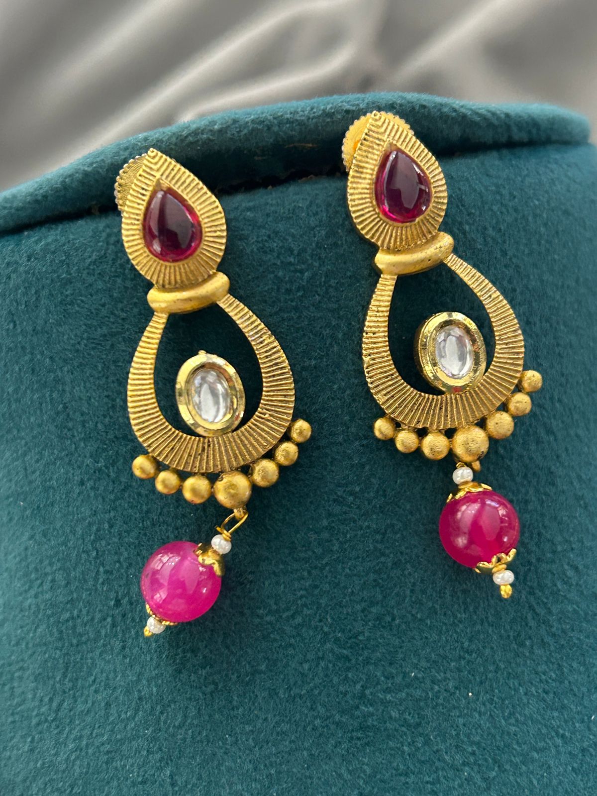 Antique Gold Teardrop Necklace Set with Ruby and Pearl Beads