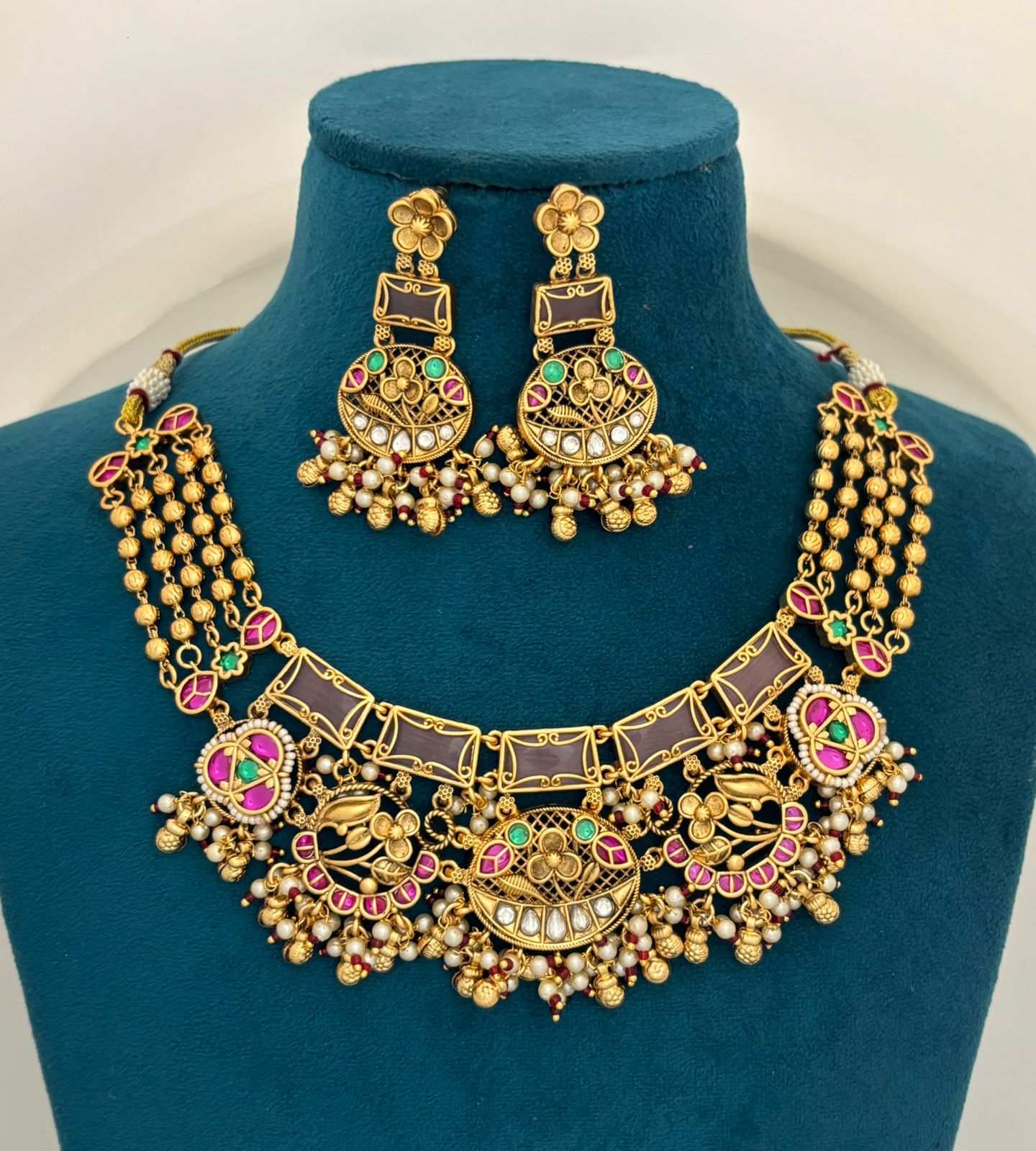 Antique Multicolor Kundan Necklace Set with Beaded Detailing