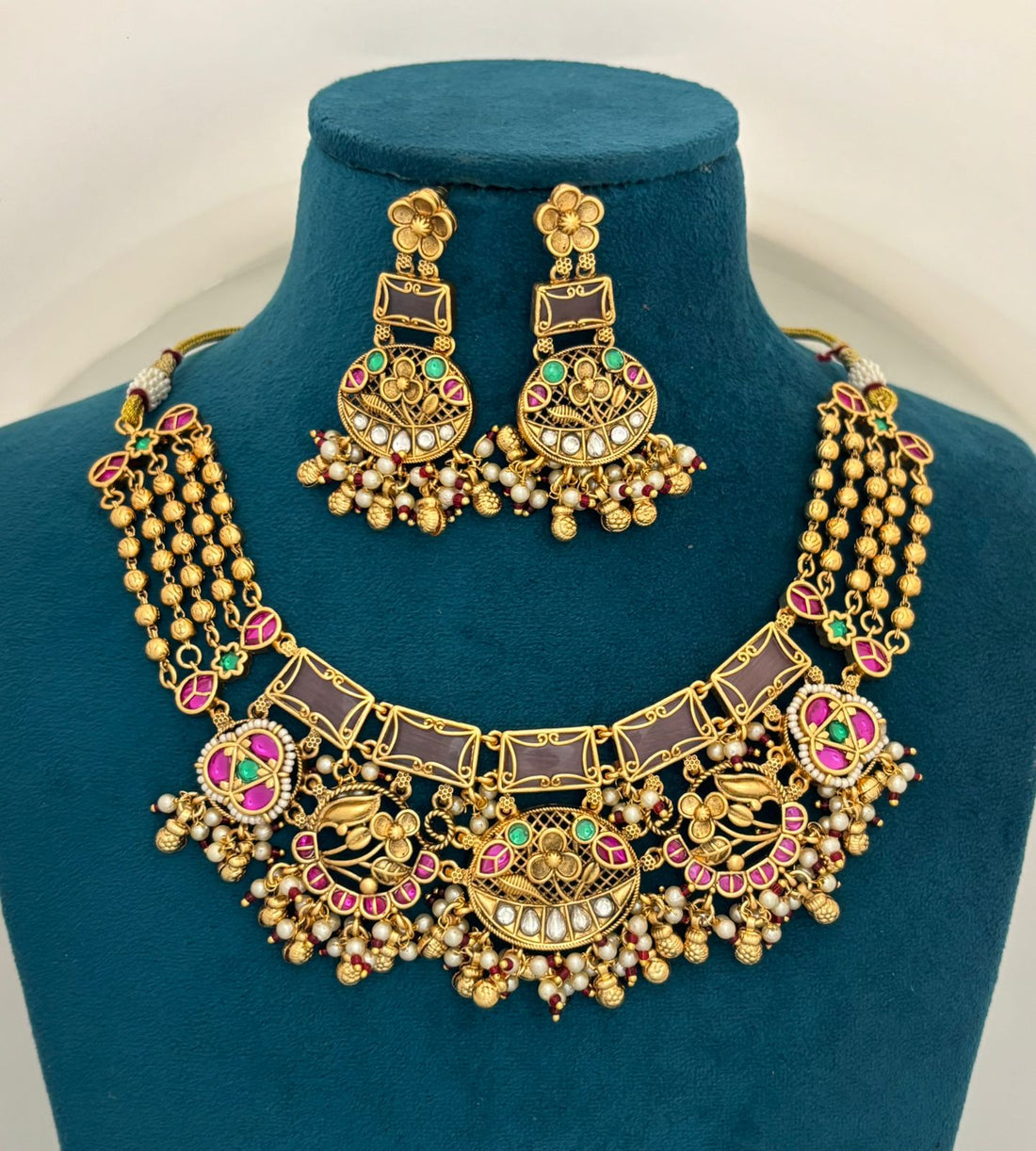 Antique Multicolor Kundan Necklace Set with Beaded Detailing