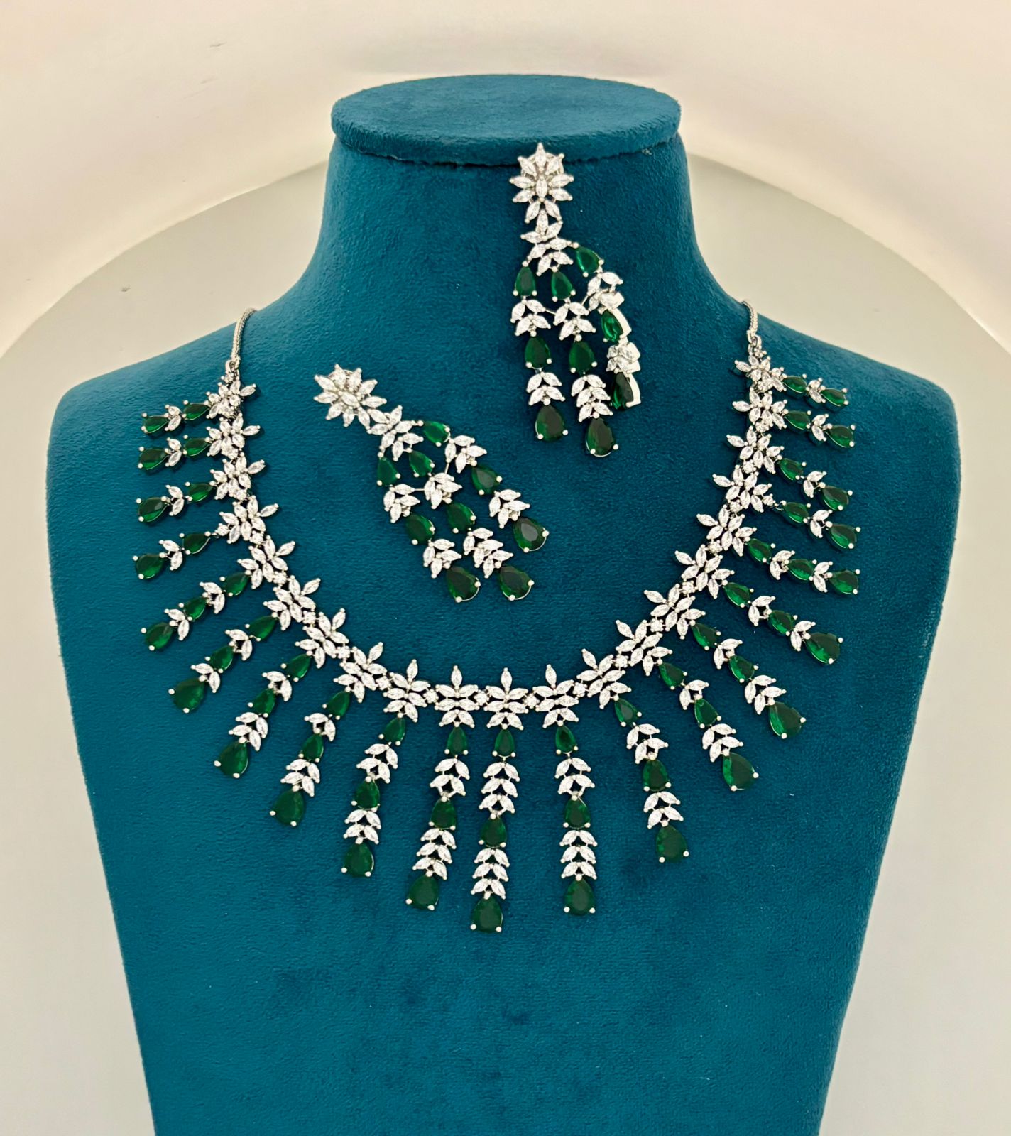 Emerald Blossom Diamond Necklace Set