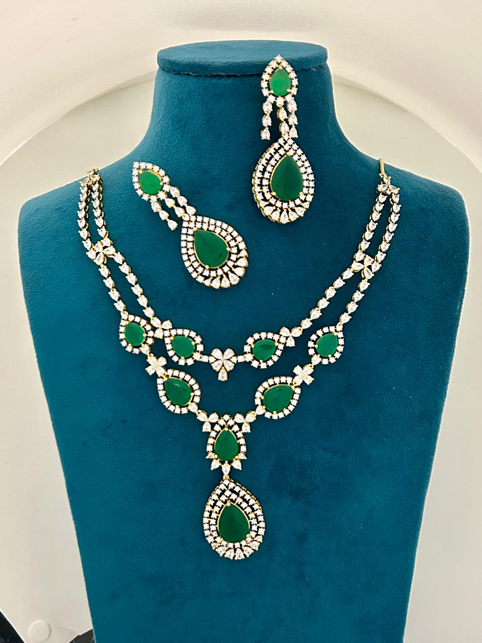 Emerald Green Diamond Necklace Set with Teardrop Design