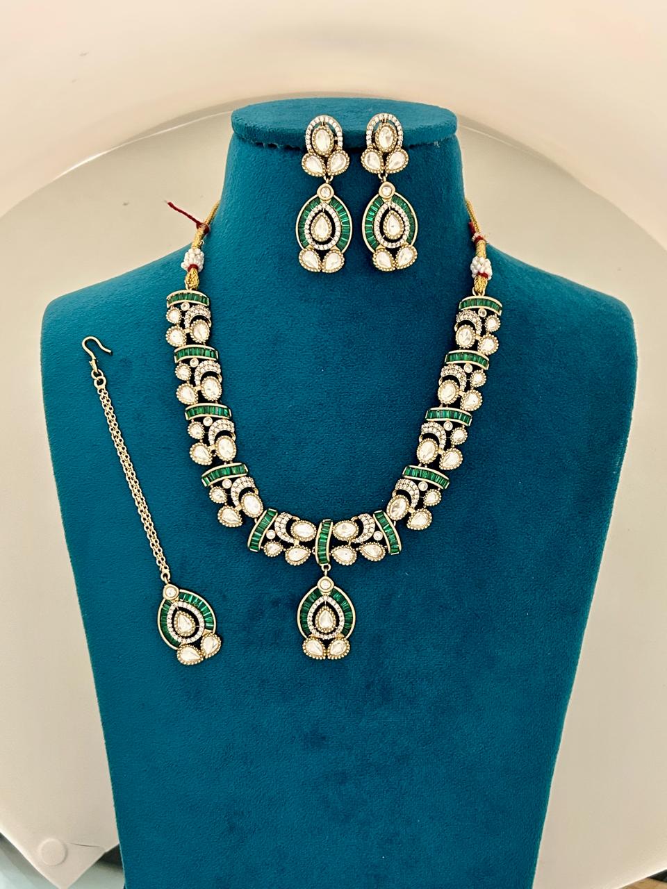 Emerald Green Kundan Necklace Set with Earrings & Maang Tikka
