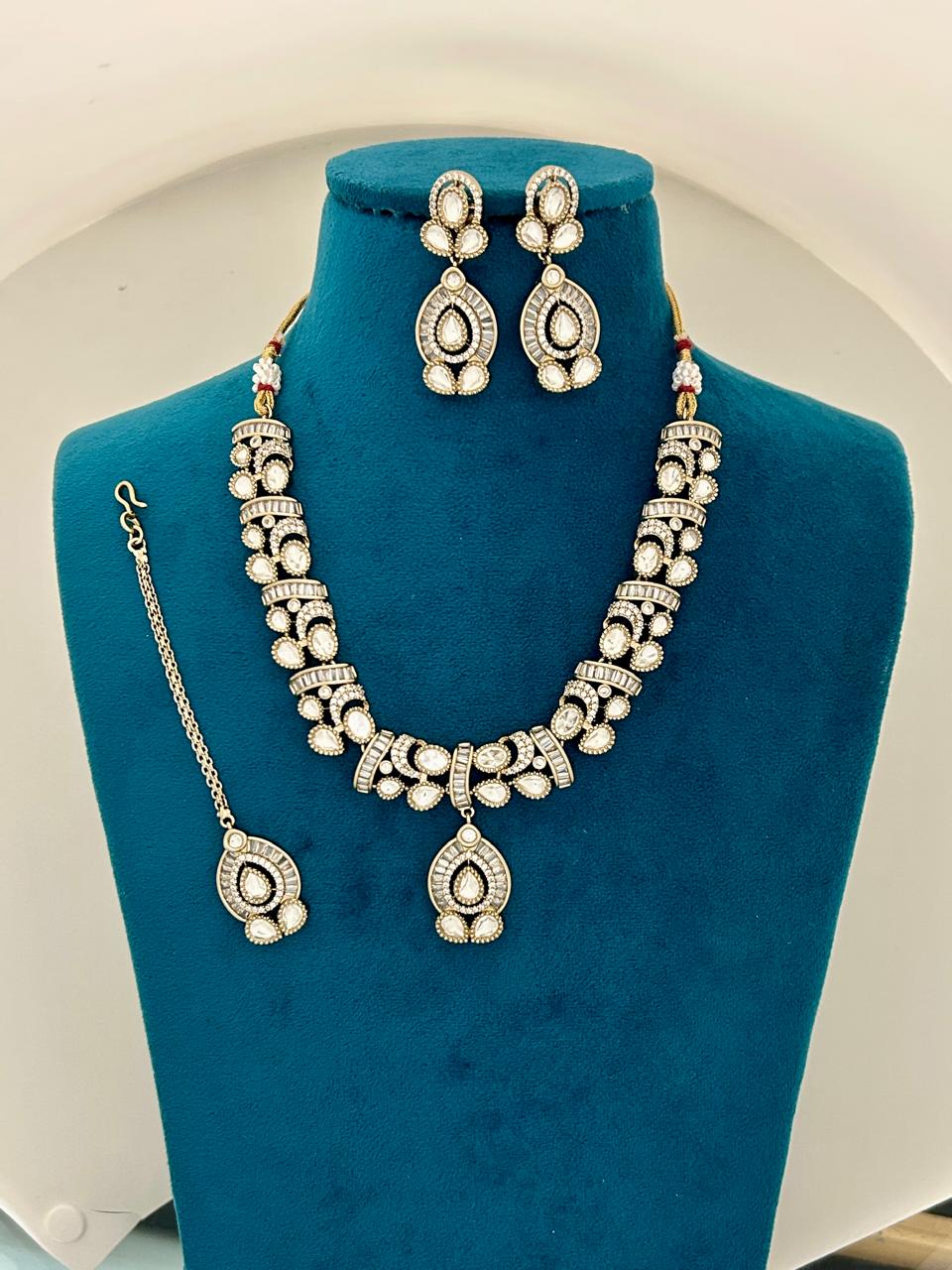 Elegant White Kundan Necklace Set with Earrings & Maang Tikka