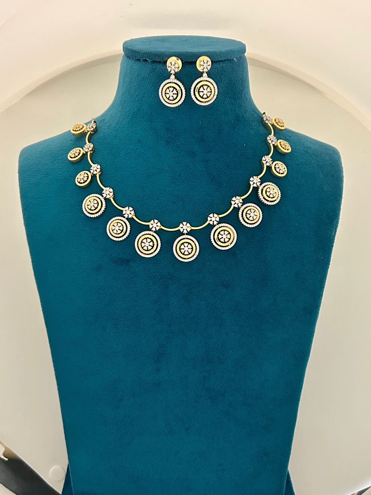 Round Kundan Coin Necklace Set with Earrings – Gold Finish