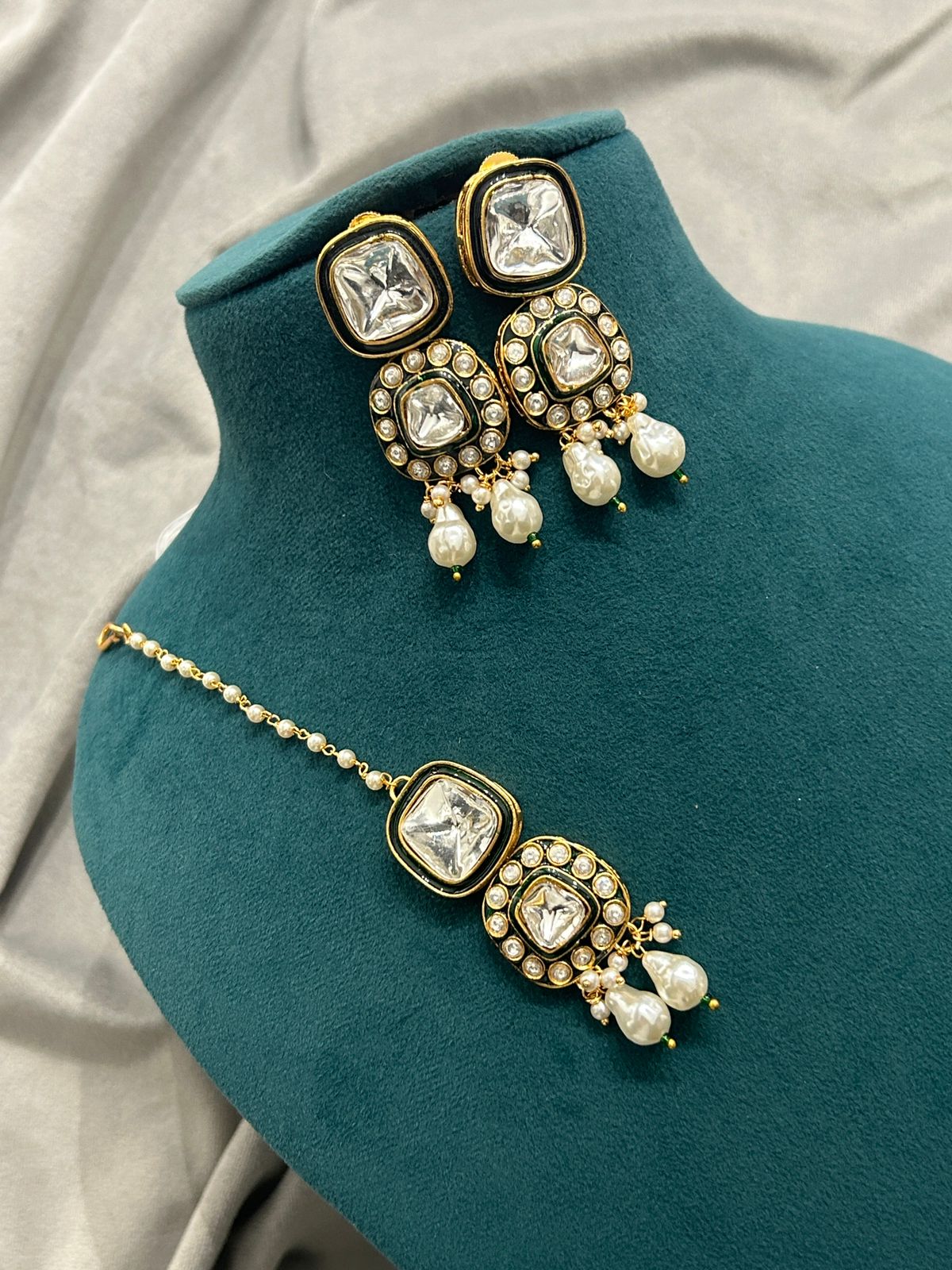 Royal White Kundan Bridal Choker Set with Earrings & Tikka